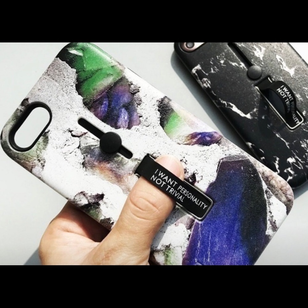 iPhone 7/8 Plus Finger Strap Case